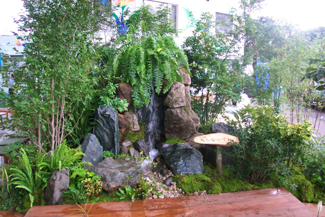 商業施設　熱帯のジャングルをモチーフに製作